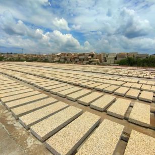 廊坊 黄金麻花岗岩荔枝面地铺石防护中