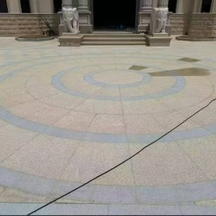 廊坊 黄金麻芝麻灰花岗岩石材地铺拼接效果