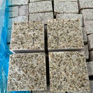 廊坊 黄金麻花岗岩自然面小方块，弹石，马蹄石等