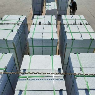 廊坊 芝麻白花岗岩5公分地铺石 花岗岩厂家工厂装车日常