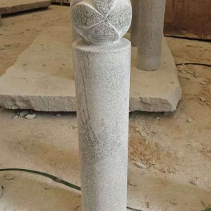 廊坊 芝麻白花岗岩石材挡车石柱、停车柱、圆柱挡车柱、方柱挡车柱等