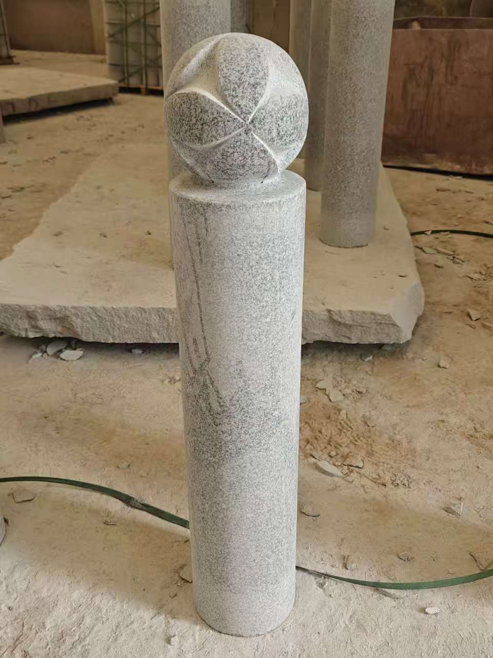 廊坊 芝麻白花岗岩石材挡车石柱、停车柱、圆柱挡车柱、方柱挡车柱等