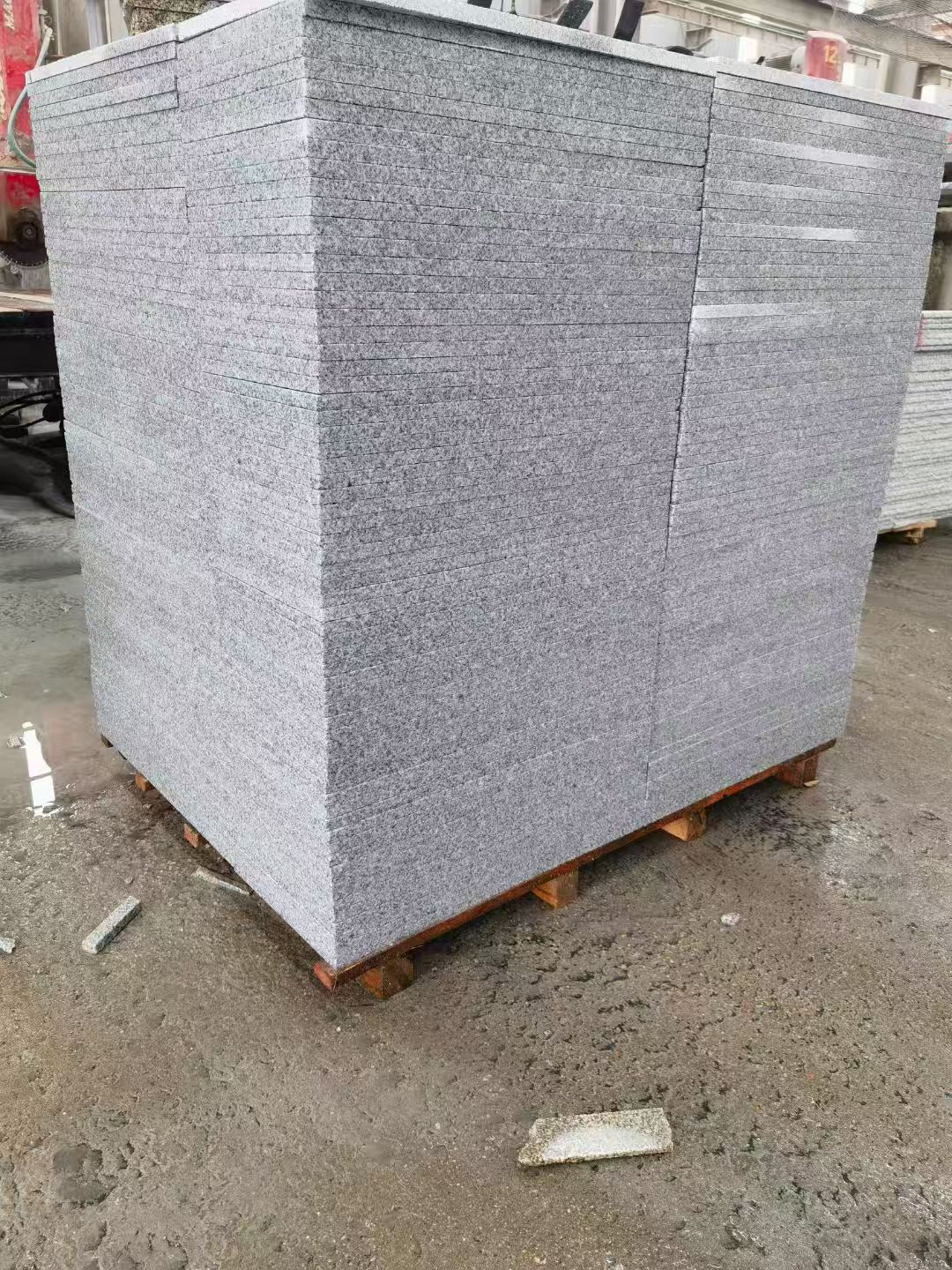 廊坊 芝麻白火烧面1.8厚300*600地铺石，尺寸标准，厚薄均匀