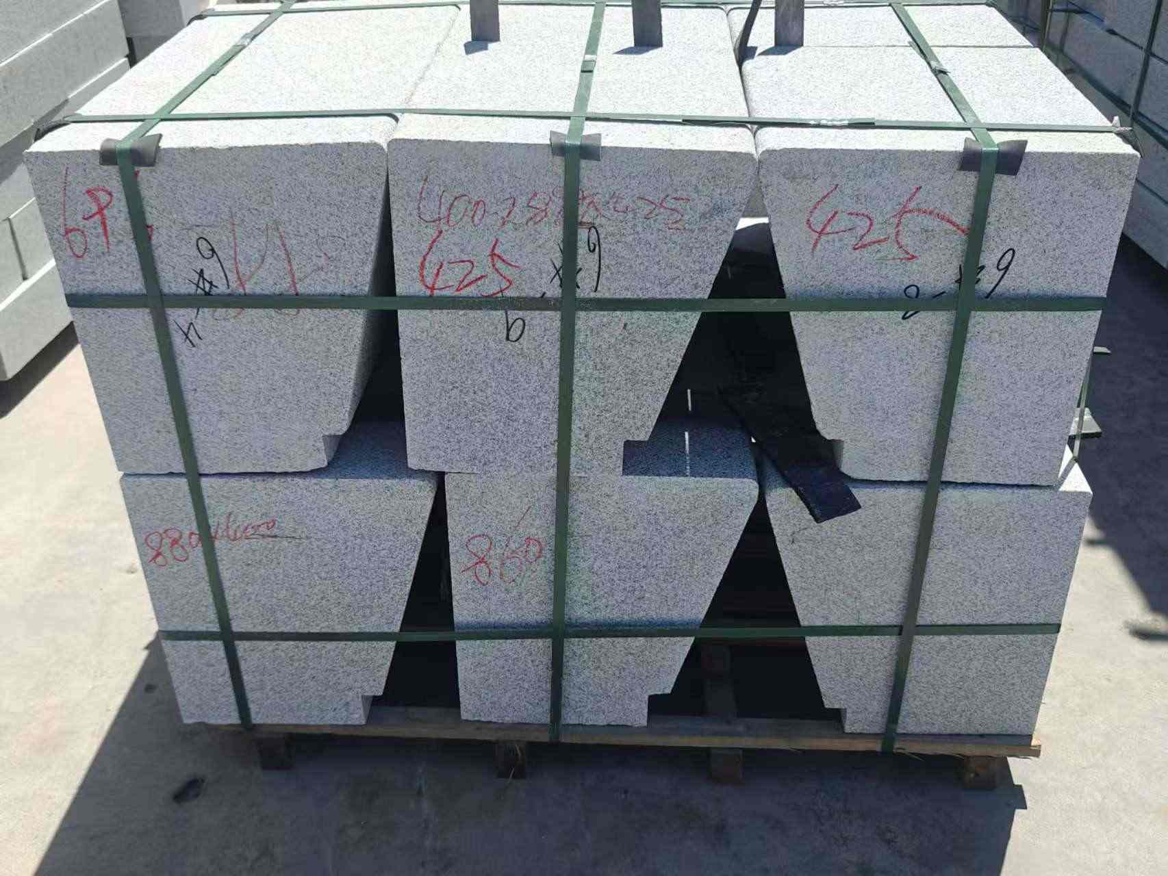 廊坊 芝麻白异形坐凳，石凳