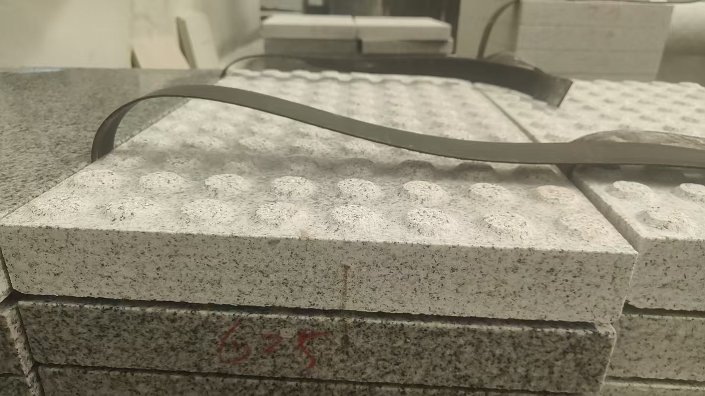 廊坊 芝麻白花岗岩6.0公分荔枝面五轴加工雕刻盲点