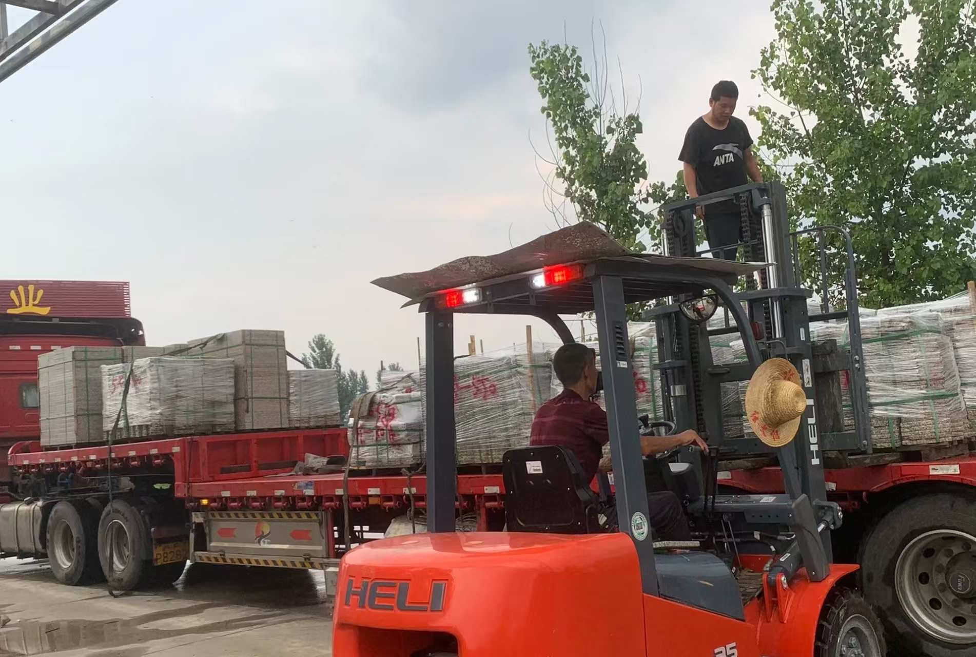 廊坊 黄金麻冰裂纹，地铺石装车