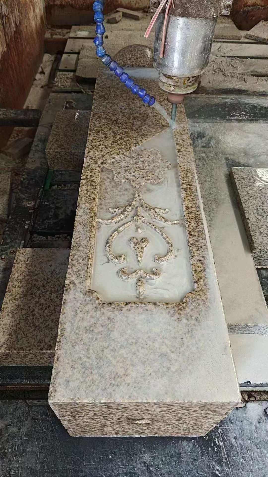 廊坊 黄金麻花岗岩异形加工雕刻栏杆大柱