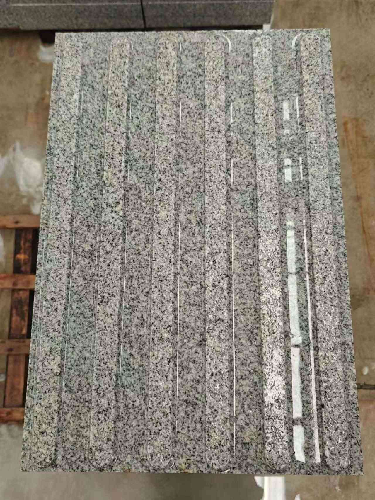 廊坊 芝麻白花岗岩荔枝面雕刻盲道，盲条