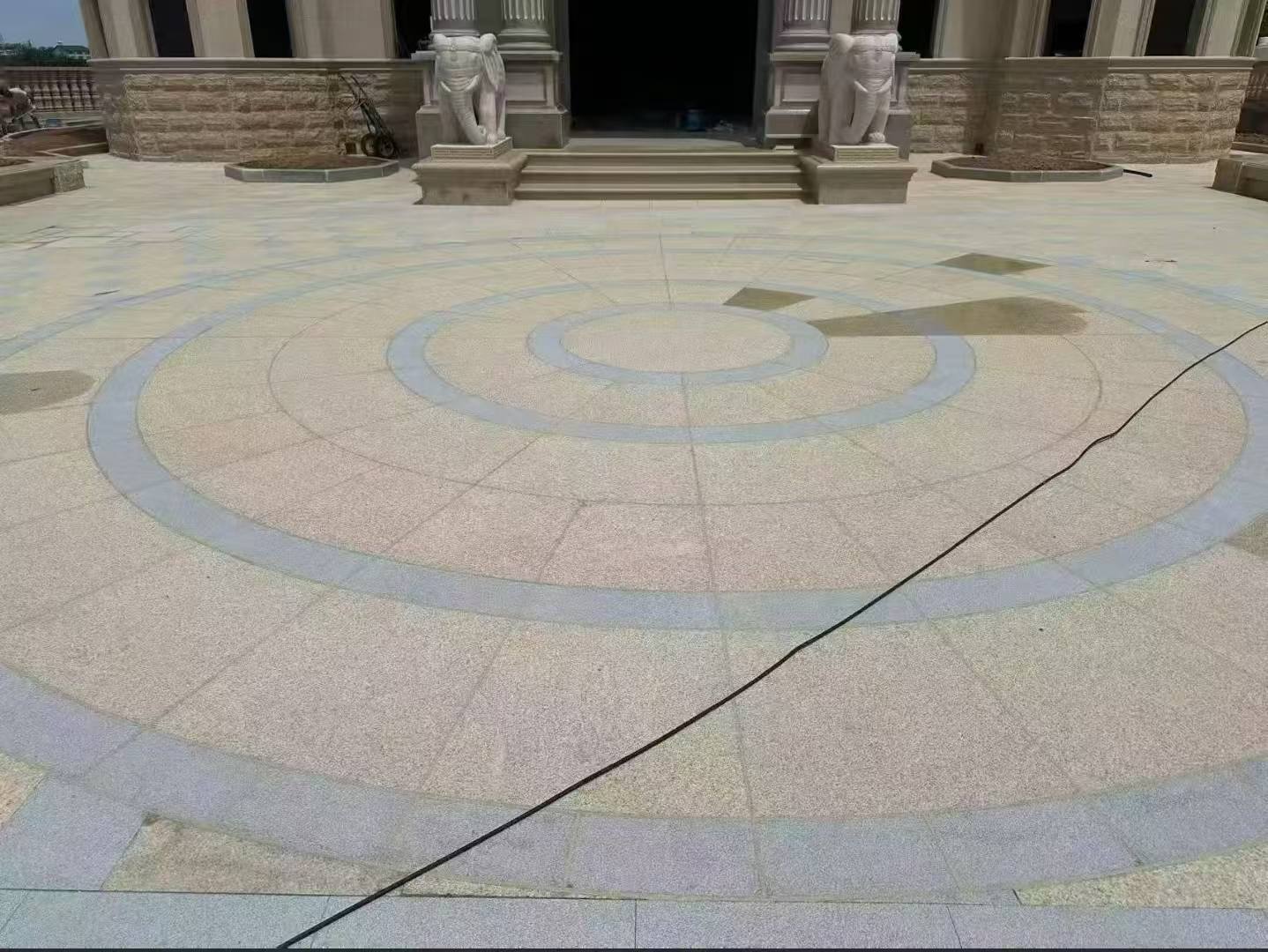 廊坊 黄金麻芝麻灰花岗岩石材地铺拼接效果