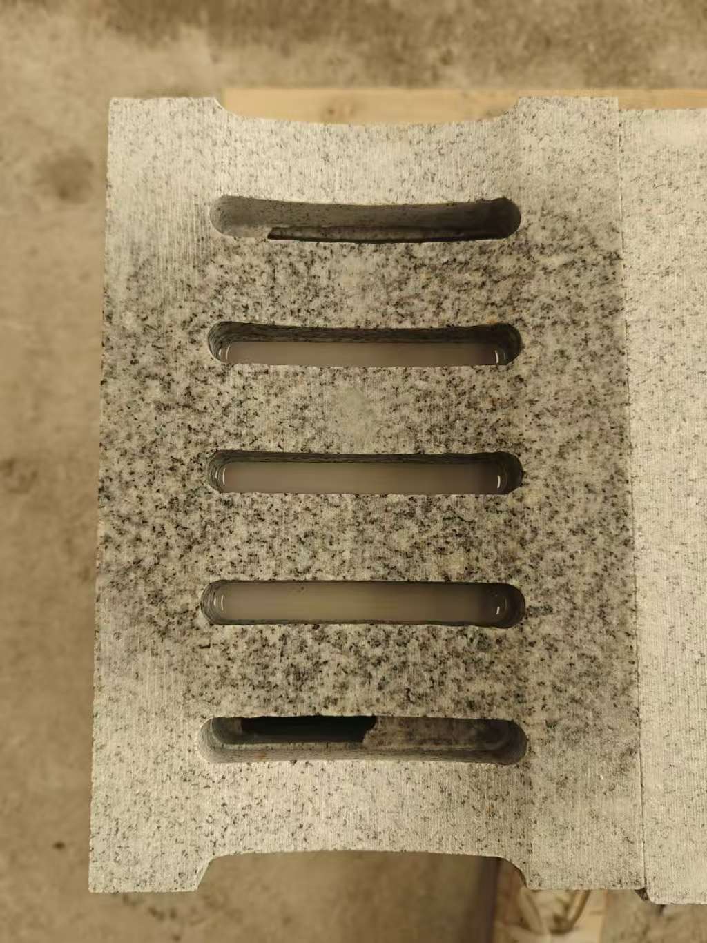 廊坊 芝麻白拉丝面花岗岩U型开槽排水槽