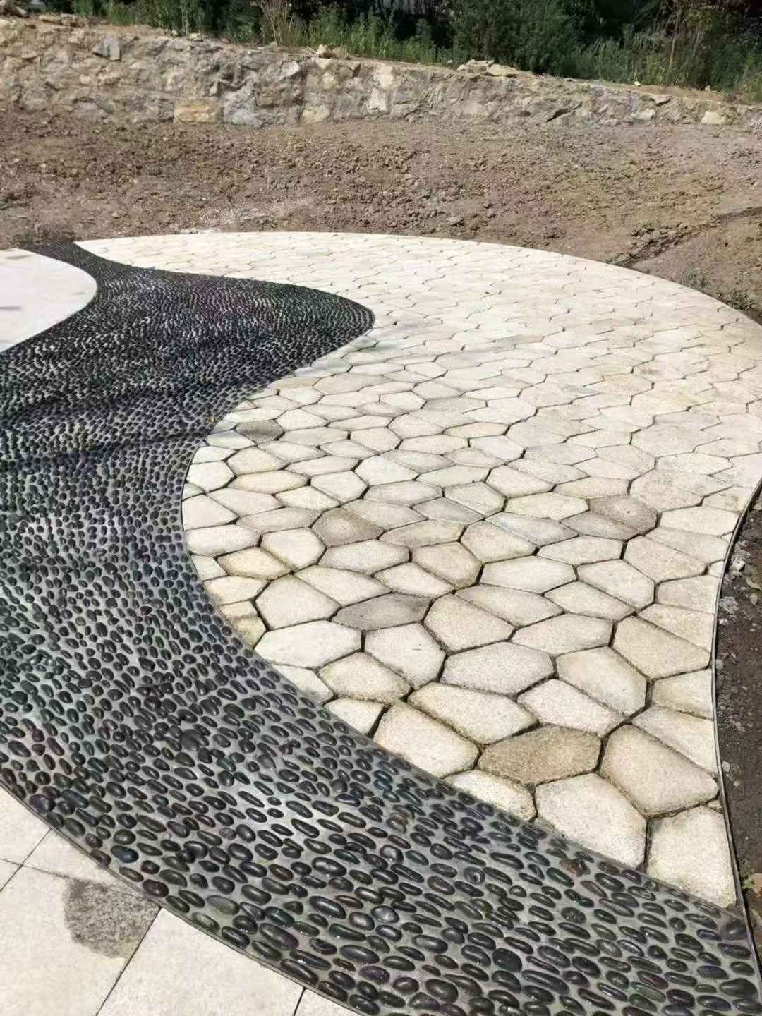 廊坊 黄金麻冰裂纹地铺石工地铺装案例