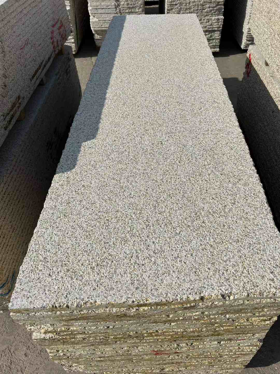 廊坊 黄金麻花岗岩荔枝面毛板，半成品