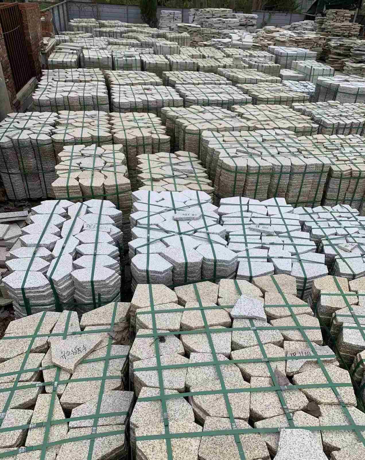 廊坊 黄金麻白麻花岗岩荔枝面地铺石(冰裂纹)